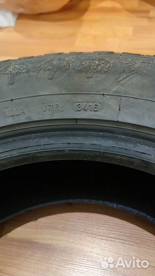 Goodyear UltraGrip Ice 215/70 R16 100T