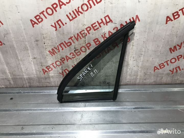 Форточка передней правой двери Шевроле Спарк 1