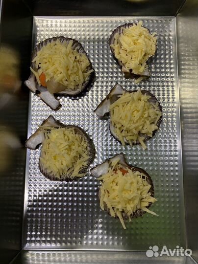 Икорный морской гребешок на полустворке