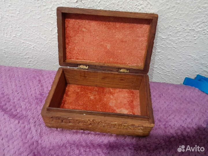 Деревянная шкатулка резная