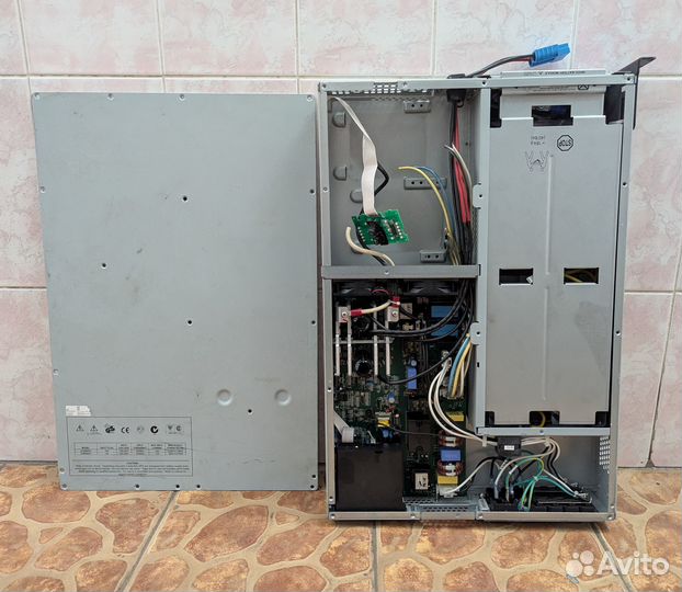 Ибп SUA3000RMI2U на запчасти