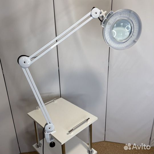 Лампа-лупа настольная