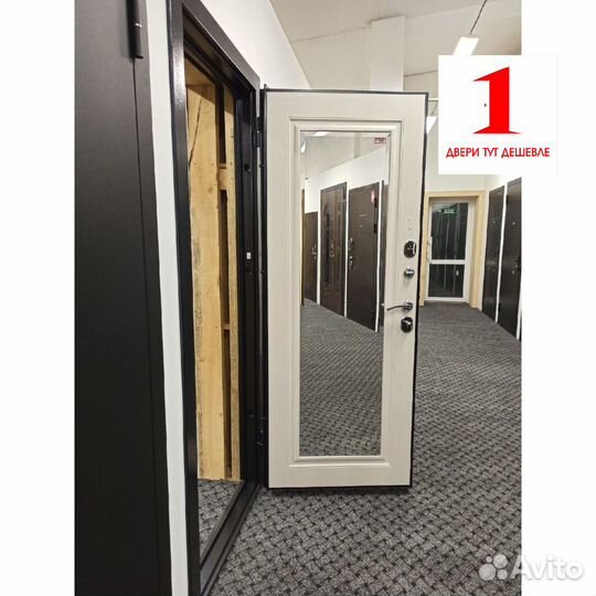 Дверь входная металлическая с зеркалом