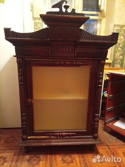 Старинный антикварный шкаф буфет