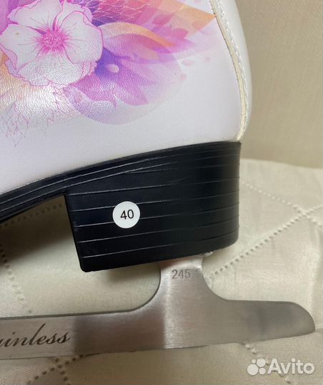 Коньки фигурные женские р-р 40