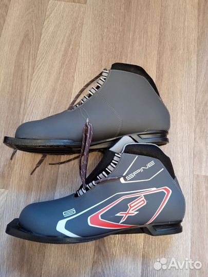 Лыжные ботинки р. 47