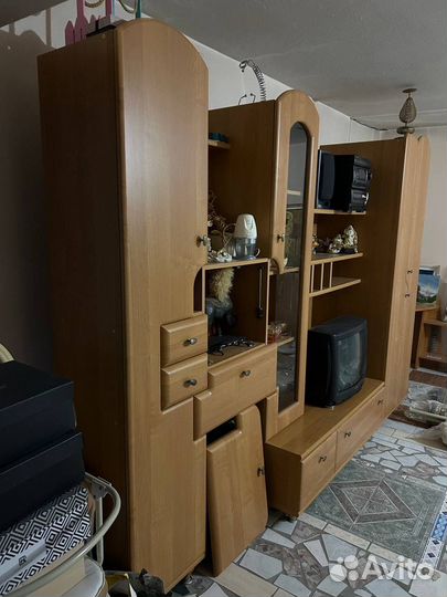 Стенка в комнату