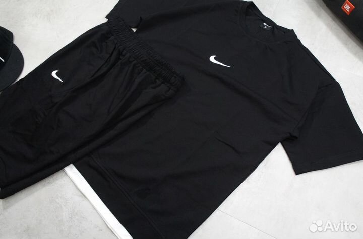 Костюм Nike чёрный футболка и шорты новый