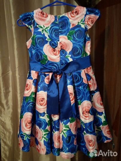 Платье нарядное новое 128 размер