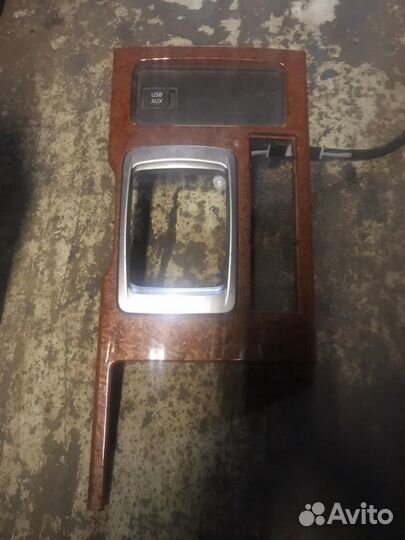 Накладка центральной консоли на Land Cruiser 200