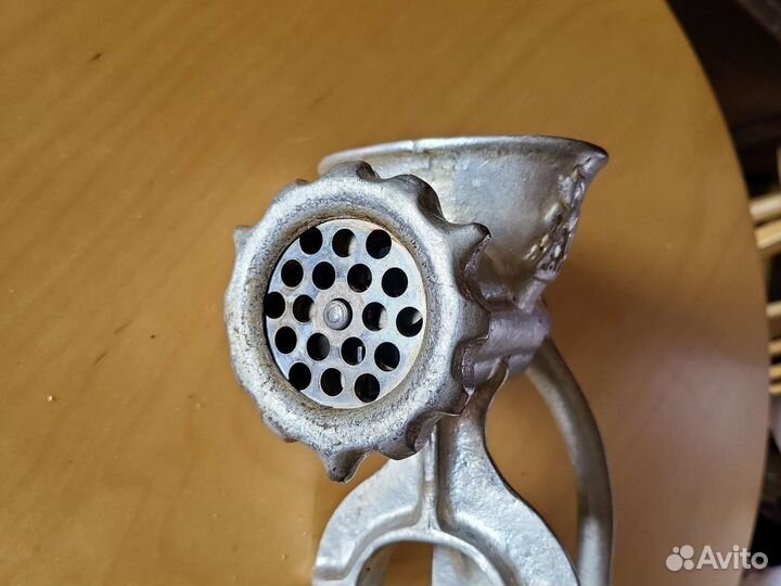 Мясорубка чугунная