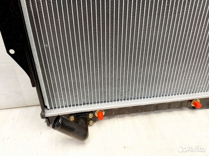 Радиатор охлаждения Mitsubishi Pajero 2. 3,5 V6