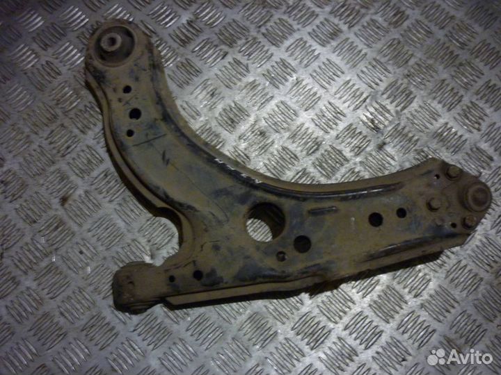 Рычаг передний правый VAG