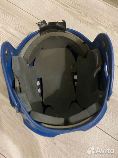 Хоккейный шлем