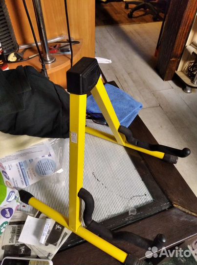 Подставка под гитару