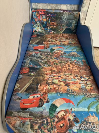 Детская кровать машина