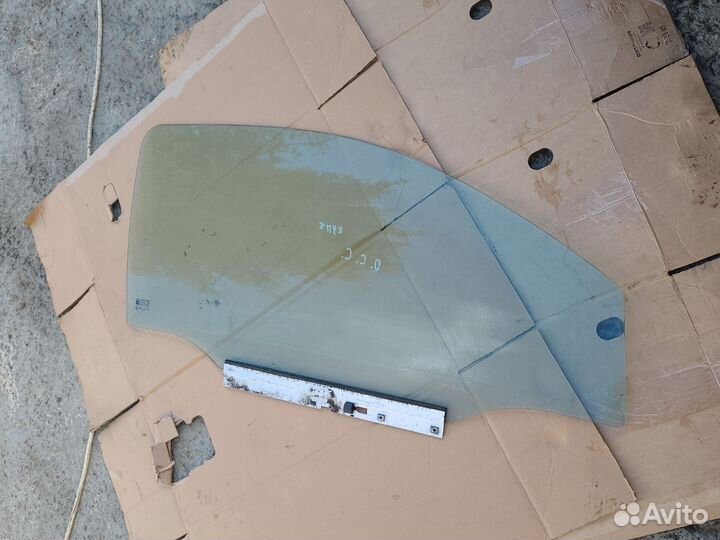 Стекло боковое переднее правое Opel Corsa C 00-06г