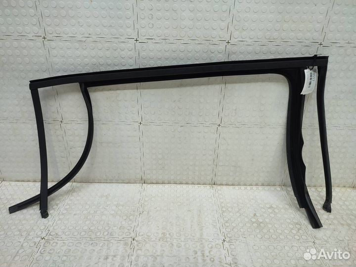 Направляющая стекла двери задняя правая Volkswagen