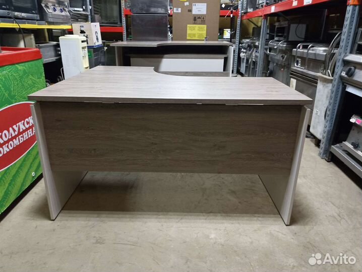 Стол офисный угловой