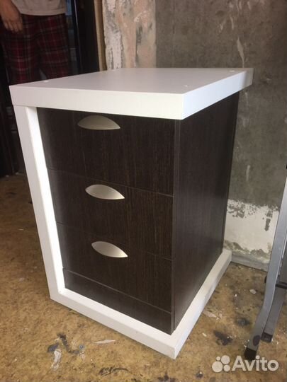 Тумба прикроватная