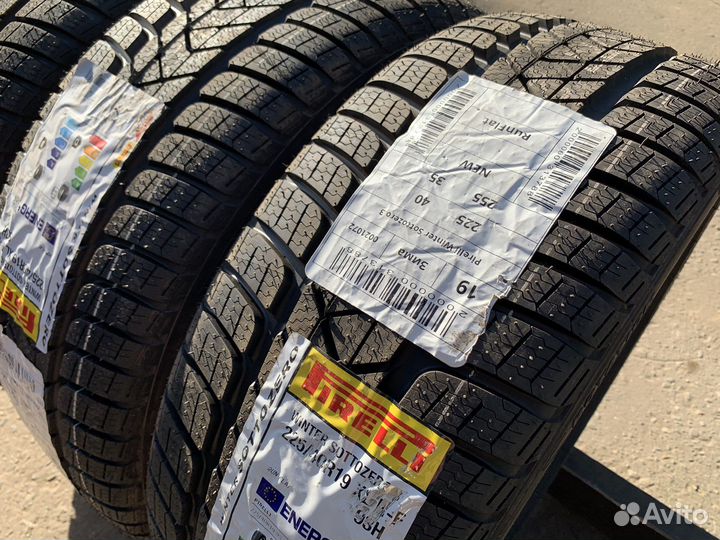 Pirelli Winter Sottozero 3 225/40 R19 и 255/35 R19
