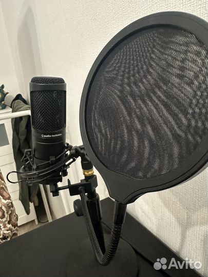 Студийный микрофон