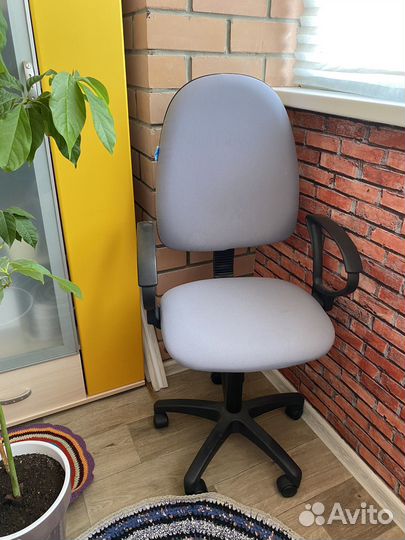 Офисное кресло бюрократ