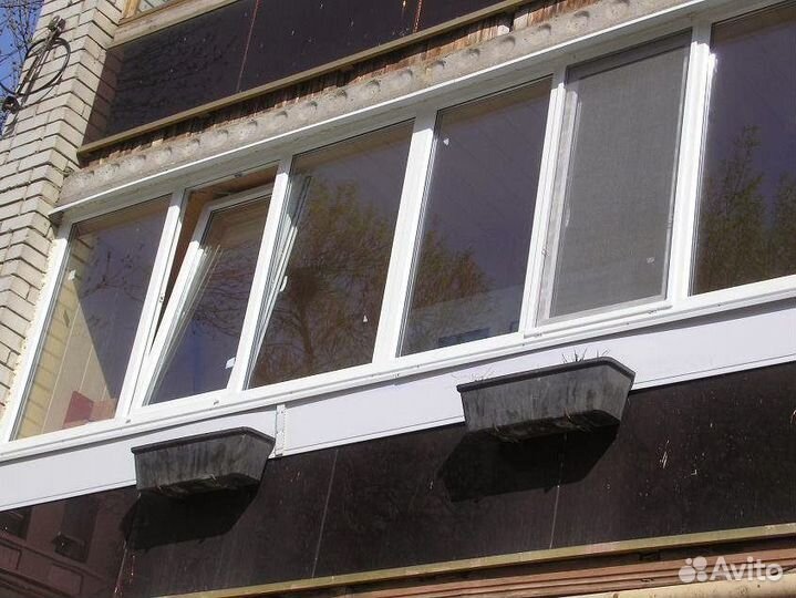 Остекление балкона с отделкой