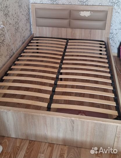 Кровать с матрасом 2.08 м на 1.45 м