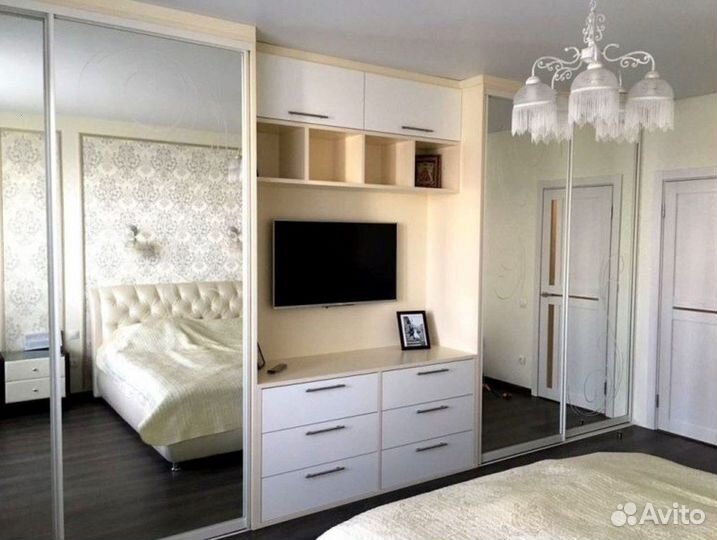 Шкаф с зеркалом