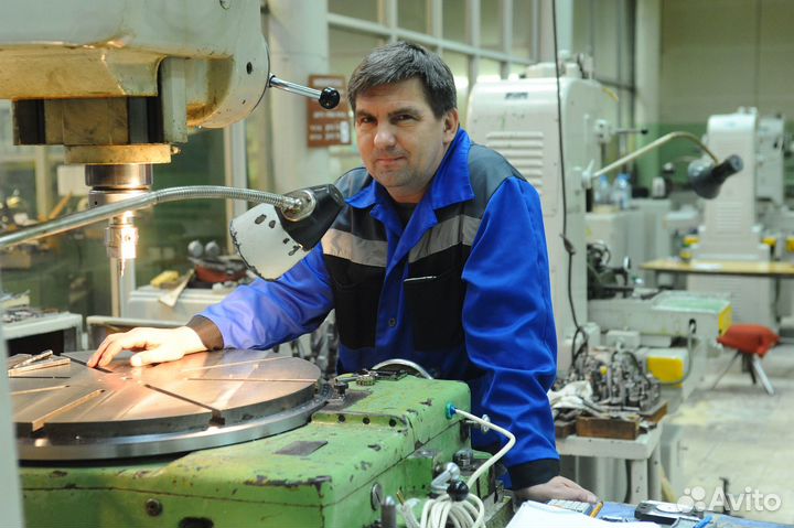 Токарь-карусельщик на производство дмз