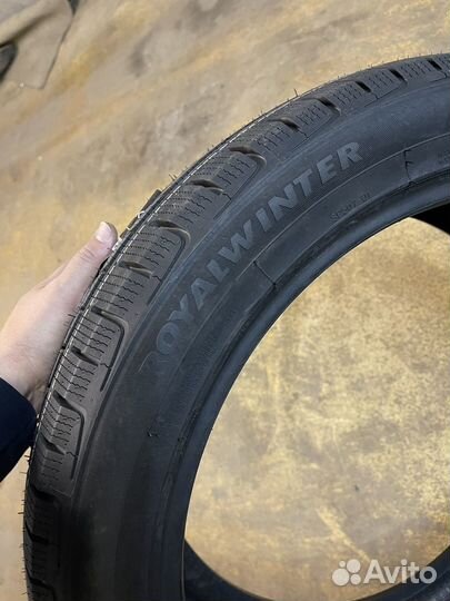 Royal Black Royal Winter 275/40 R20