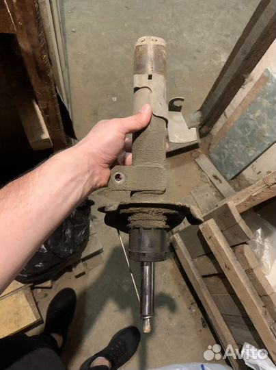 Продам стойки амортизатора на ford focus 2 1.6