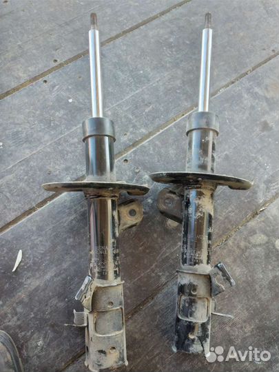 Стойки на нисан экстреил,рено колеос