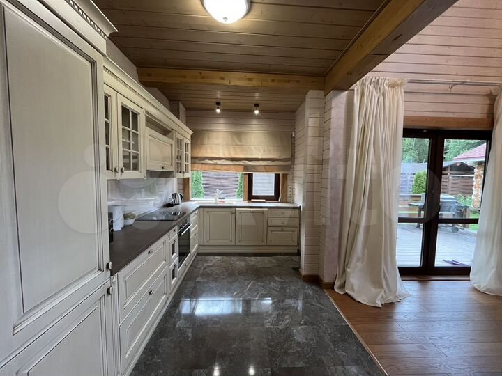 Дом 217 м² на участке 10 сот.