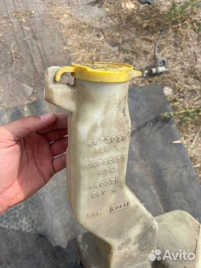 Бачек омывателя chrysler grand voyager 3.8