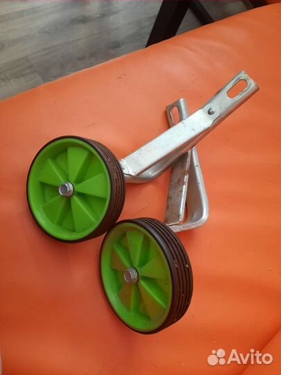 Колеса боковые для велосипеда