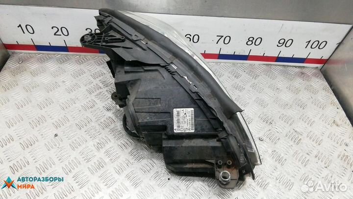 Фара левая Mercedes-Benz C-Класс W204/S204 2011