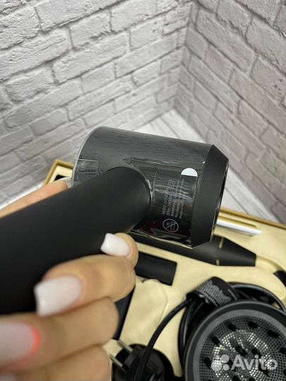 Фен Dyson supersonic