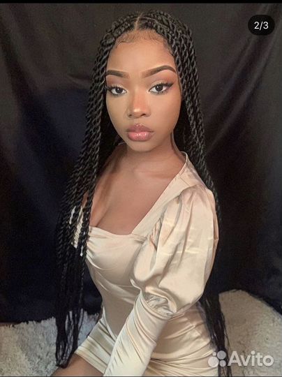 Модель на афрокосы и афрокудри