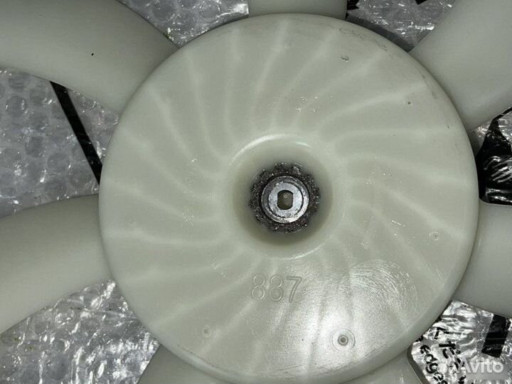 Крыльчатка вентилятора левая Lexus Rx 200