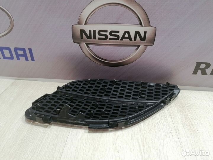 Решетка радиатора Nissan almera N16 Прав