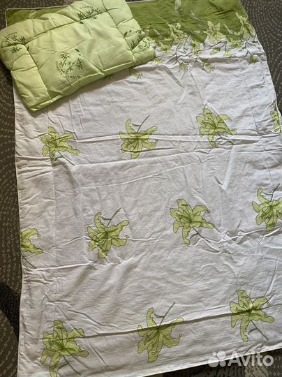 Детское одеяло и подушка в кроватку