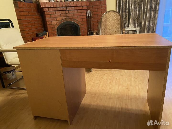 Письменный стол