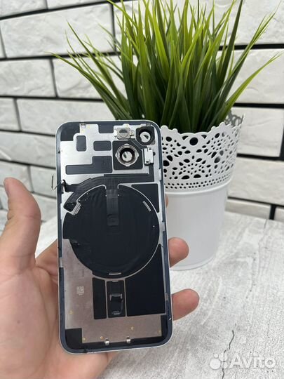 Задняя крышка iPhone 14