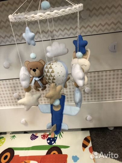 Детский мобиль в кроватку