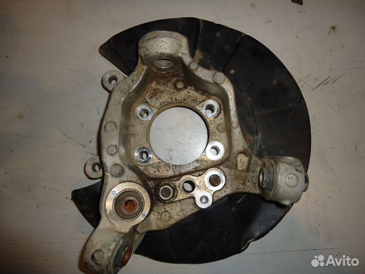 Кулак задний правый (Infiniti QX70)