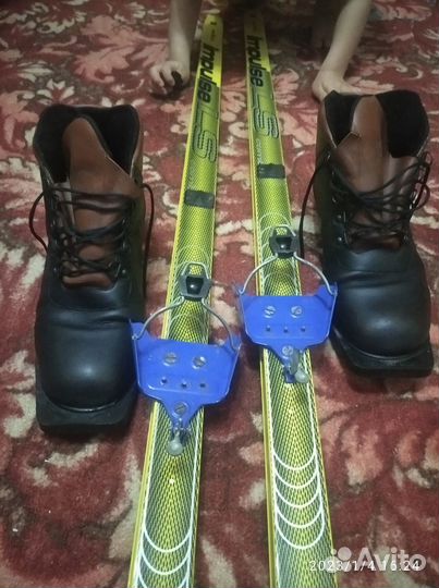 Беговые лыжи с ботинками 43 размер