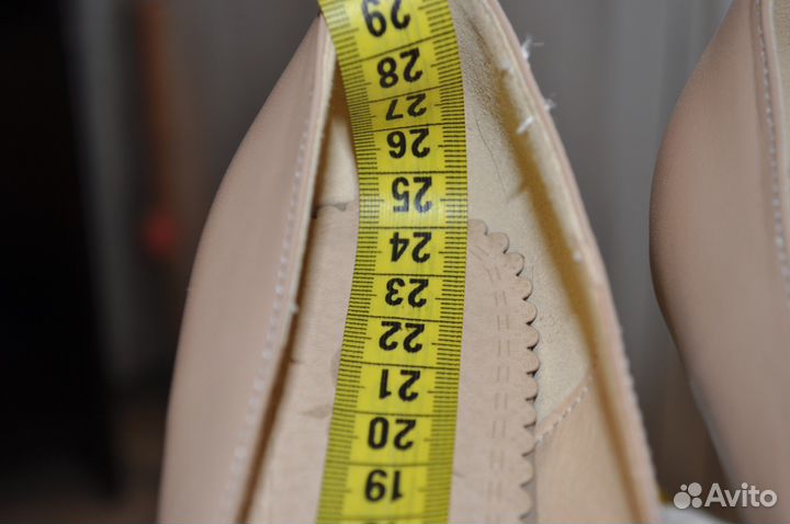 Туфли кожаные новые на каблуке