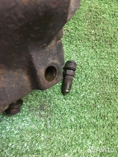 Суппорт передний правый VW Bora